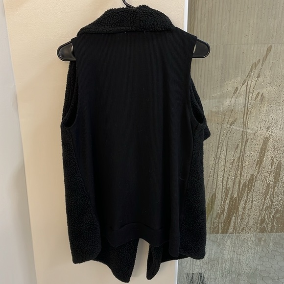 Sherpa Vest - Picture 3 of 4